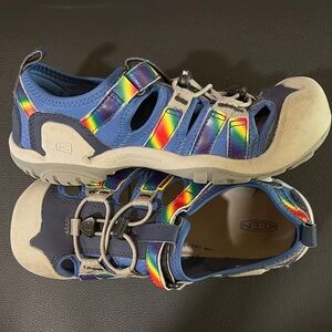Keen Blue size 4 Water Shoes with Closed Toe and Adjustable Straps